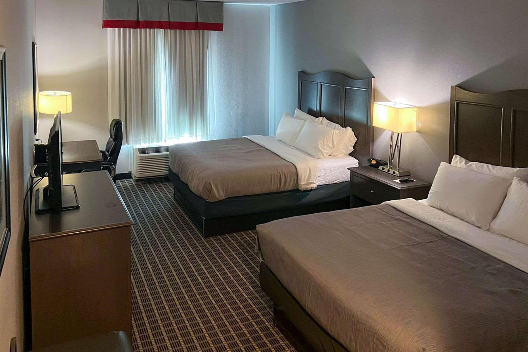 Quality Inn & Suites Піерсолл Екстер'єр фото